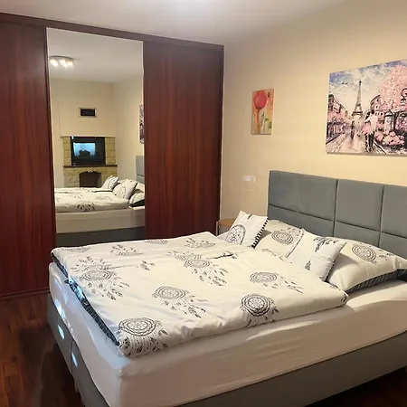 Plaza Z 2 Sypialniami I Salonem - 150 M Od Morza Apartmán *